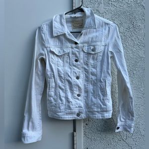 Levi’s denim jacket in white